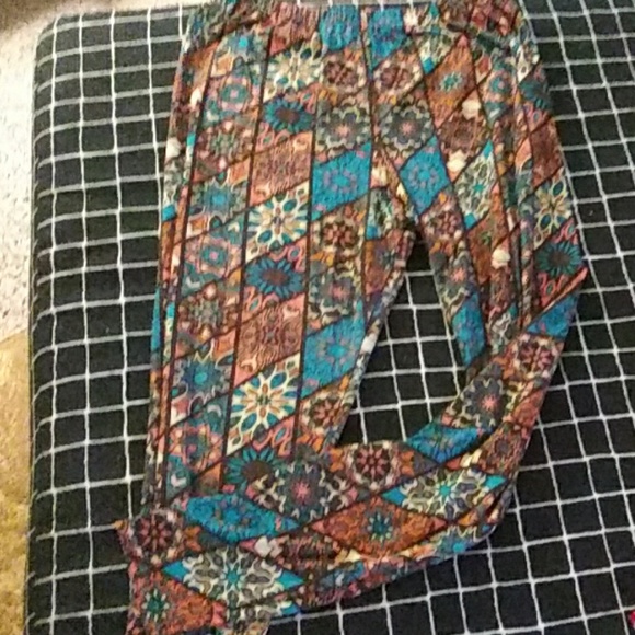 Plus sz leggings - Picture 2 of 3